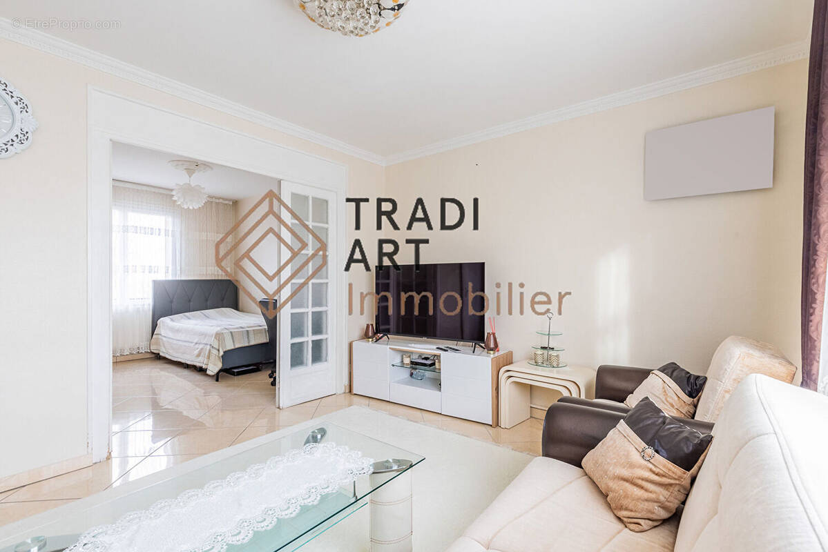 Appartement à SAINTE-GENEVIEVE-DES-BOIS