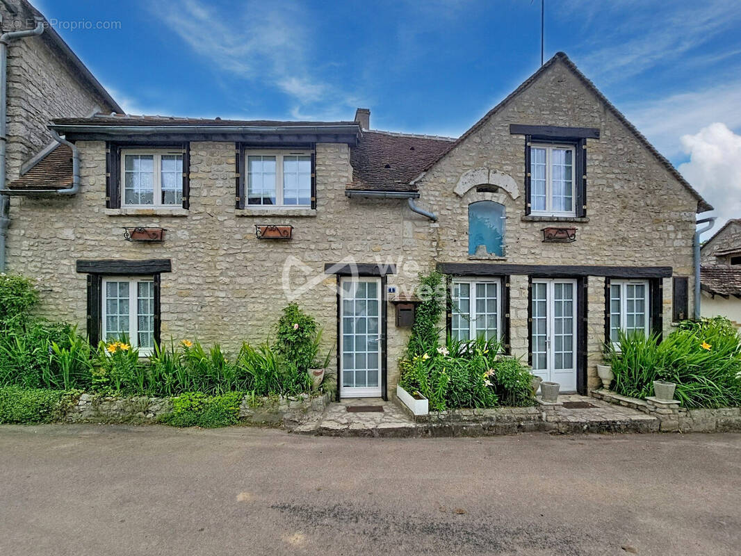 Maison à YEVRE-LA-VILLE