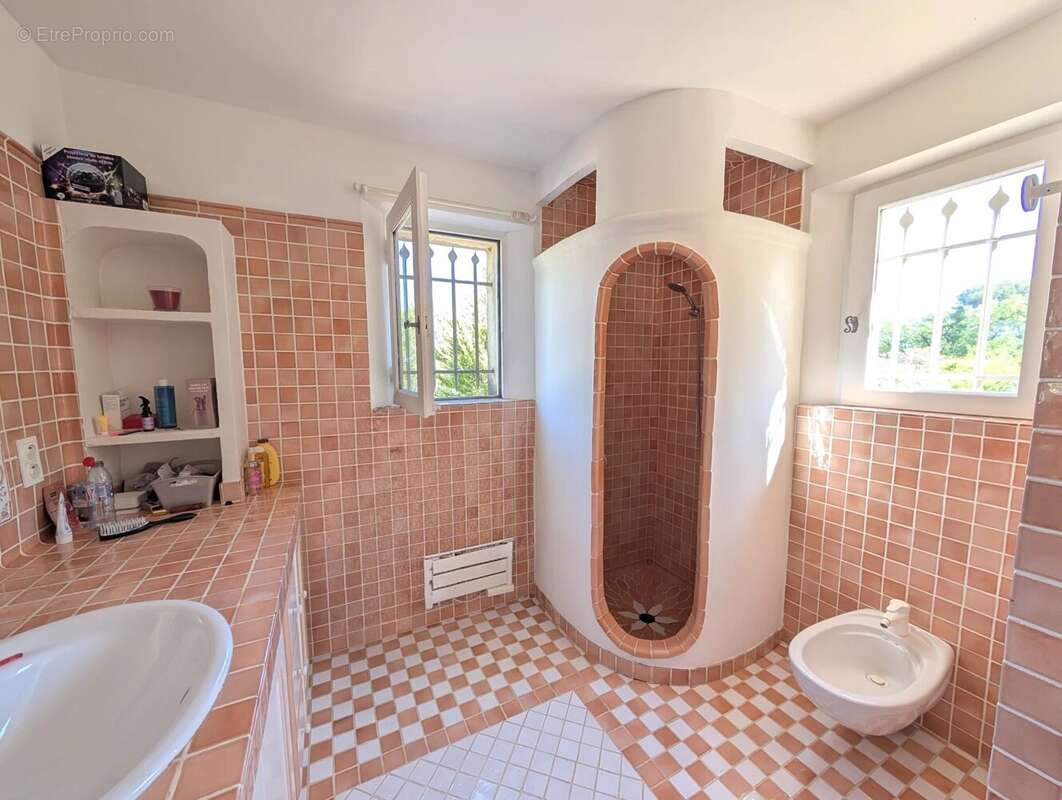 ROQUEFORT LES PINS Maison 5 pièces - 175 m² - Piscine - photo 20