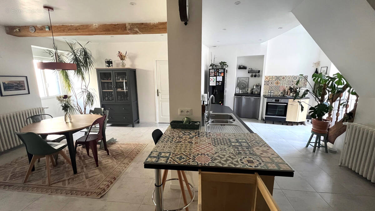 Maison à SAINT-CLEMENT-DE-LA-PLACE