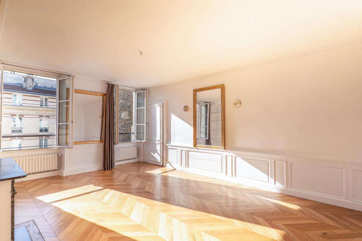 Appartement à PARIS-1E