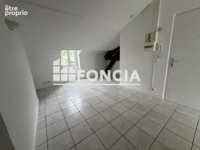 Vente - Appartement - 2 pièces + cuisine - 28 m² - 76 000 € - - photo 2