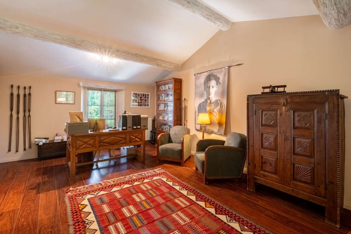 Maison à PERNES-LES-FONTAINES