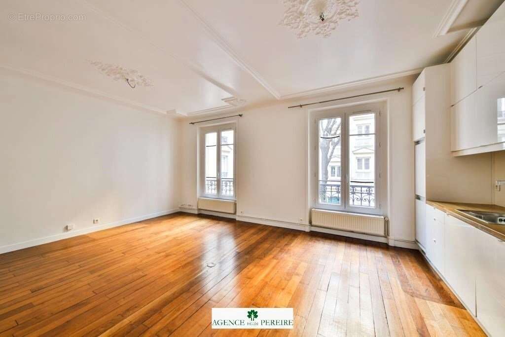 Appartement à PARIS-17E