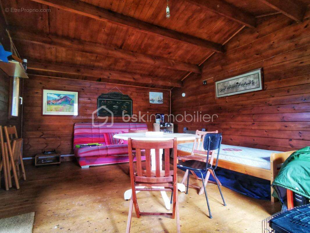 Terrain à SAINT-SAUVEUR-EN-PUISAYE