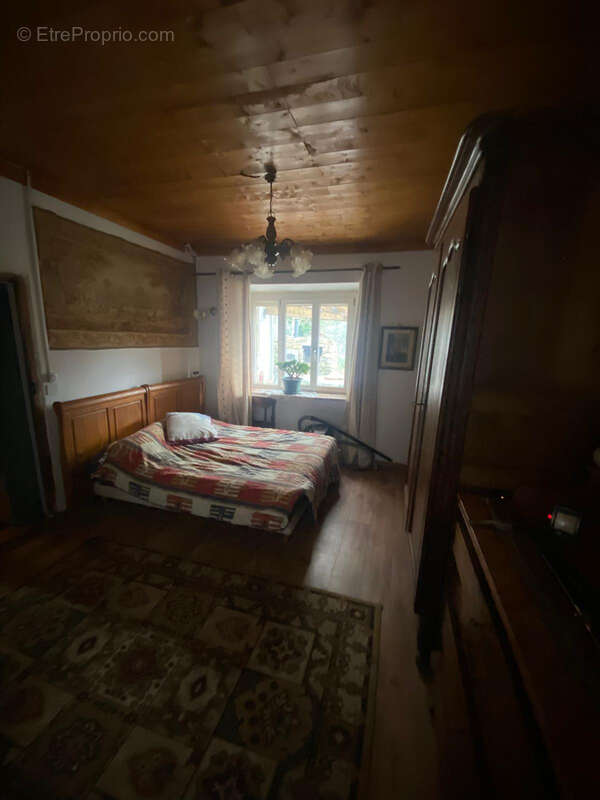 Maison à LA ROCHE-CANILLAC