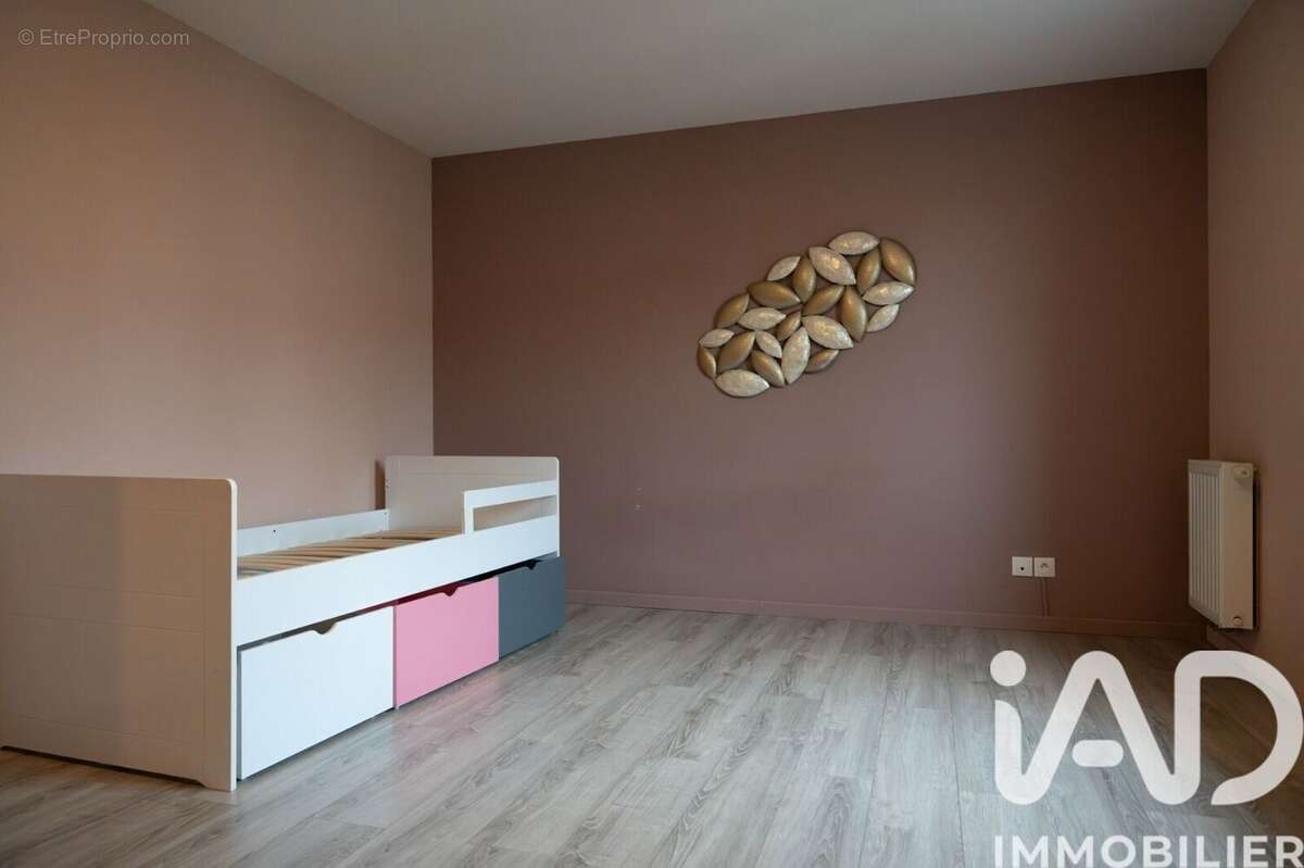 Maison 114 m² à Quincy-Voisins  - photo 7