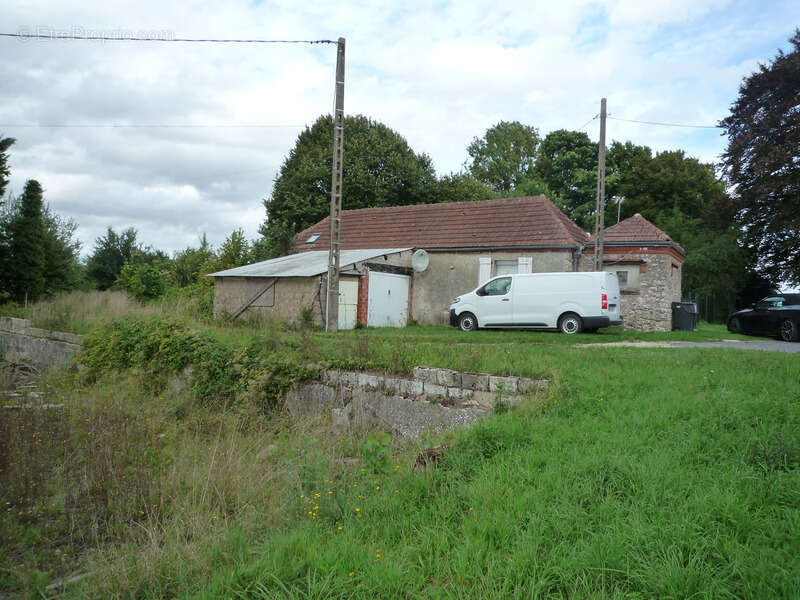 Maison à MONTDAUPHIN