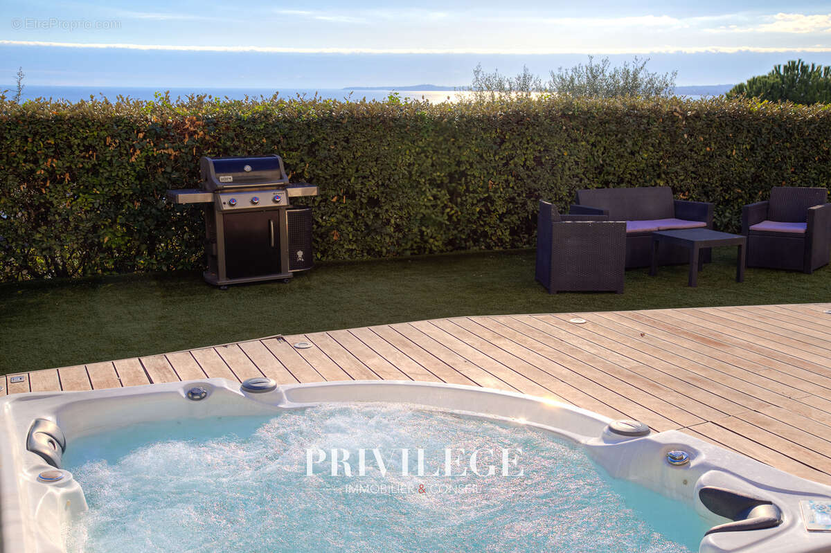 Appartement à SAINT-LAURENT-DU-VAR