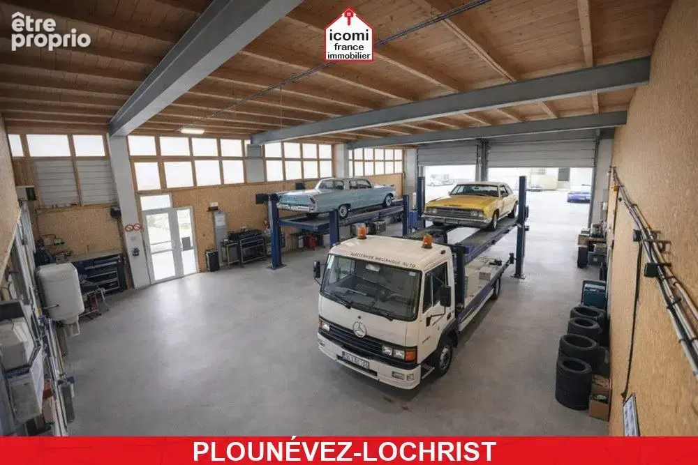 Parking à PLOUNEVEZ-LOCHRIST