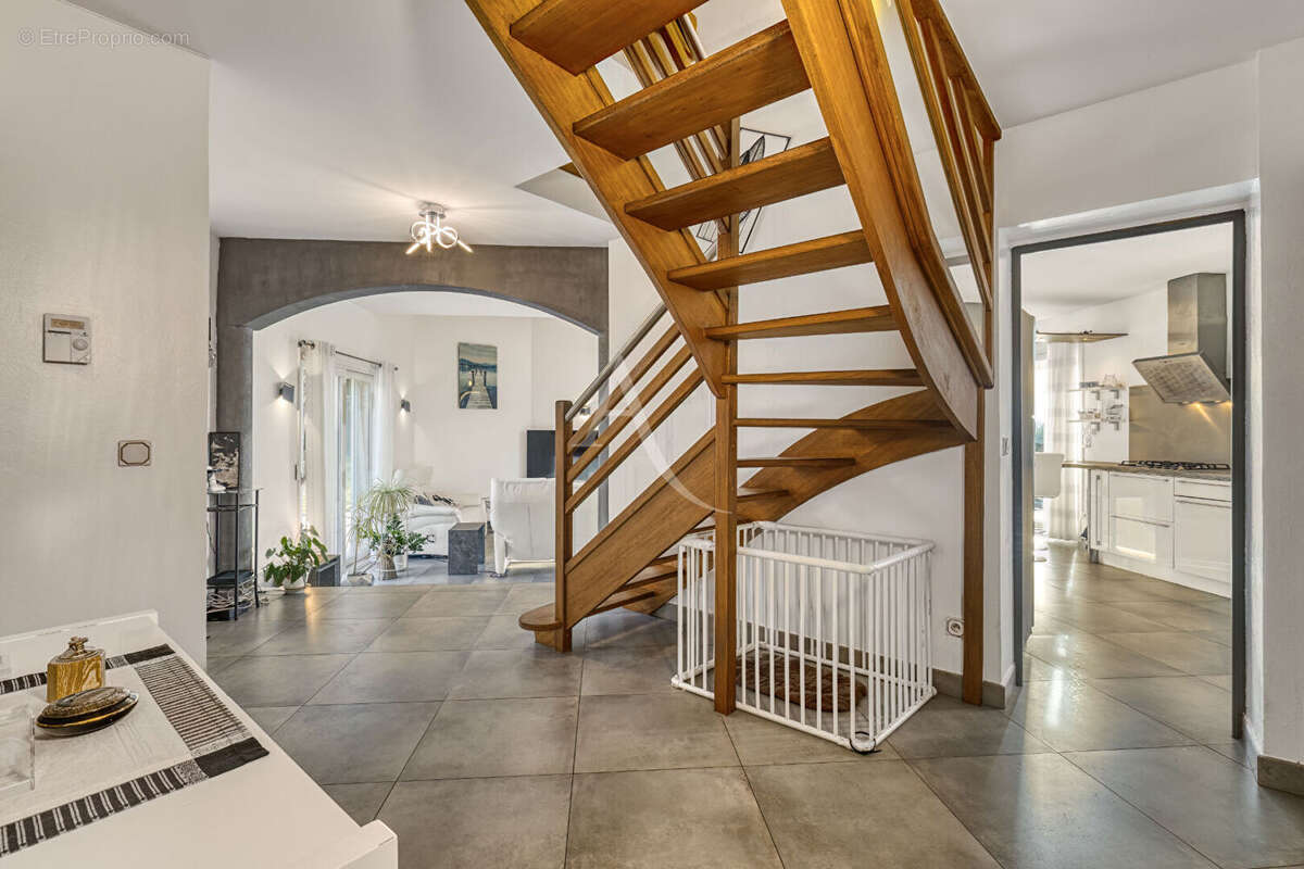 Maison saint-martin-bellevue  154m², (244 m² au sol) - photo 3