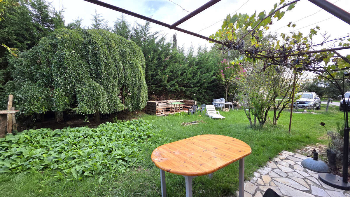 Maison à CHARMES-SUR-RHONE