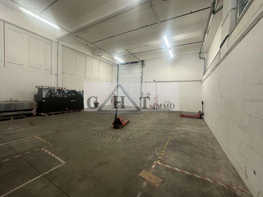 Local d'activités/bureaux 1080m2 a vendre montreuil - photo 2