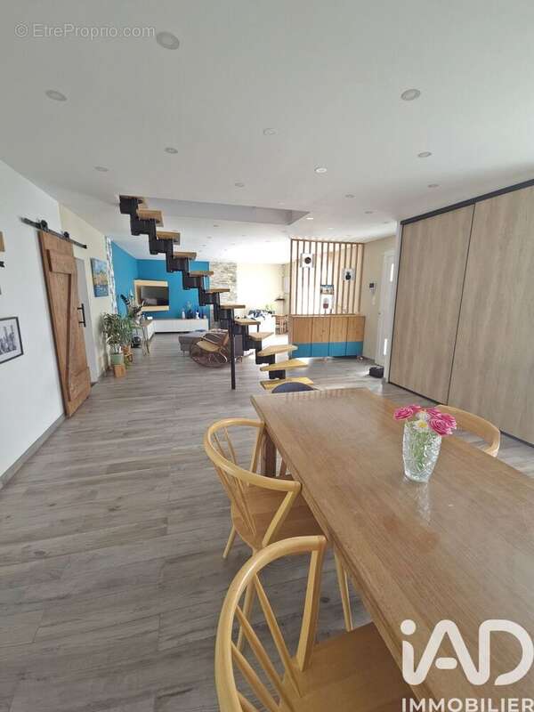 Maison 162 m² à Saint-Andre-Sur-Sevre  - photo 3