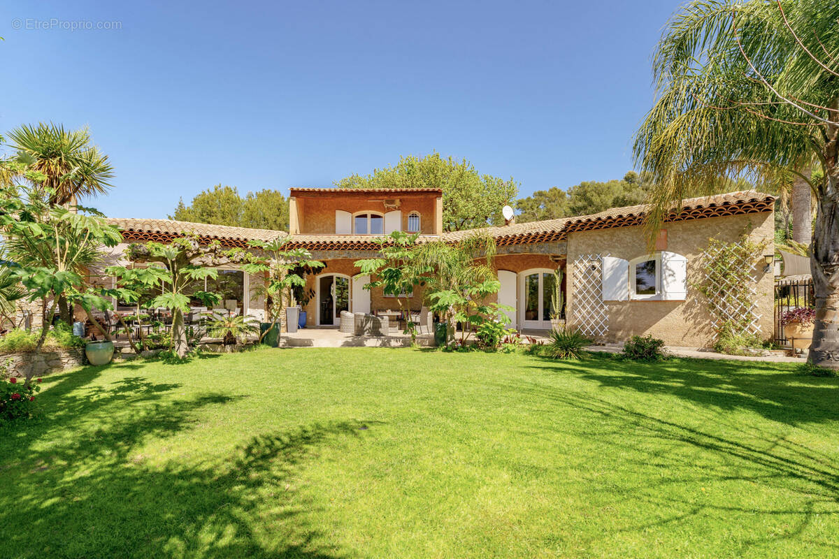 Maison à CARQUEIRANNE