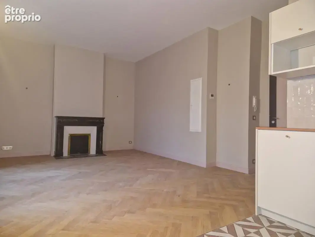 Appt 3 pièces, 2 ch, rénové avec soin ! Centre-ville de Nice - photo 2