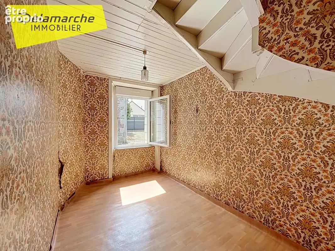 A vendre maison en pierre à rénover dans le bourg de Cérences - photo 3