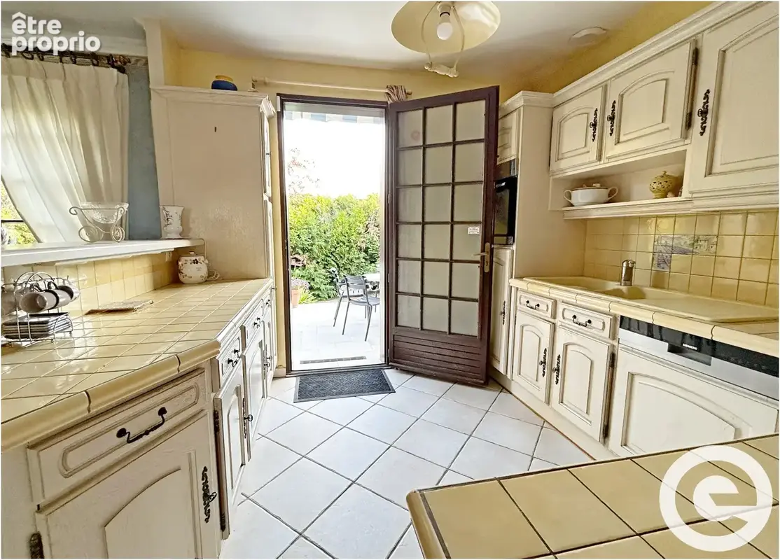 Maison familiale 5 pièces - 112.63m2   1977   Saint Martin-du-Tertre - photo 6