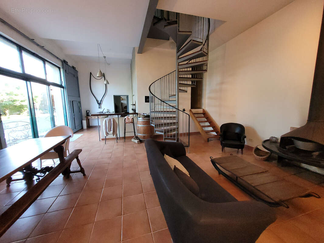 Maison à OUVEILLAN