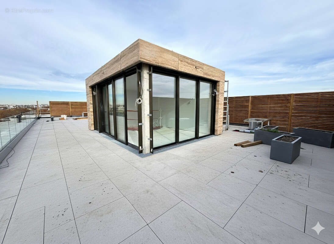 Appartement à NEUILLY-SUR-SEINE