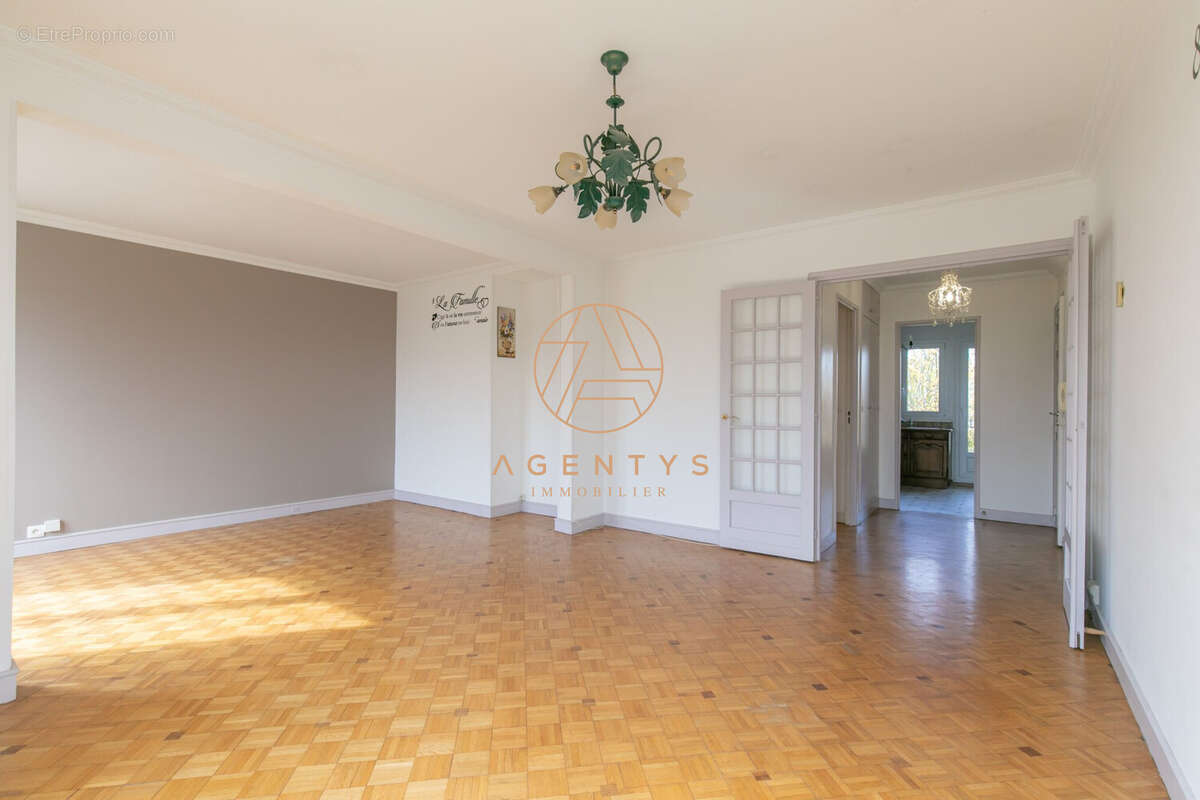 Appartement à CHENNEVIERES-SUR-MARNE