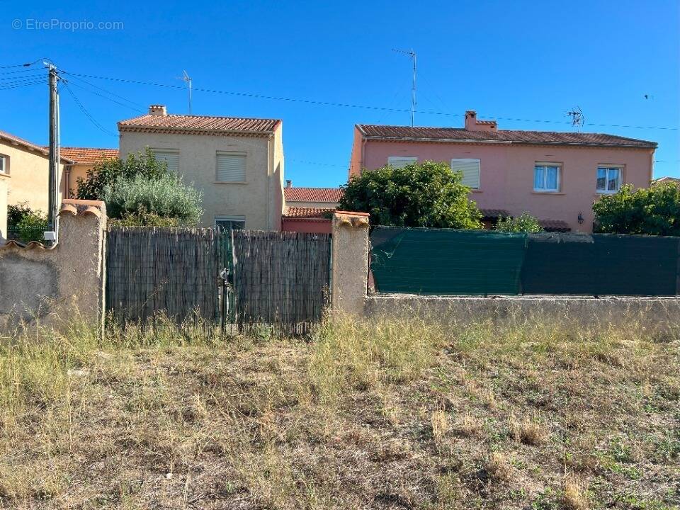 Terrain à LIGNAN-SUR-ORB