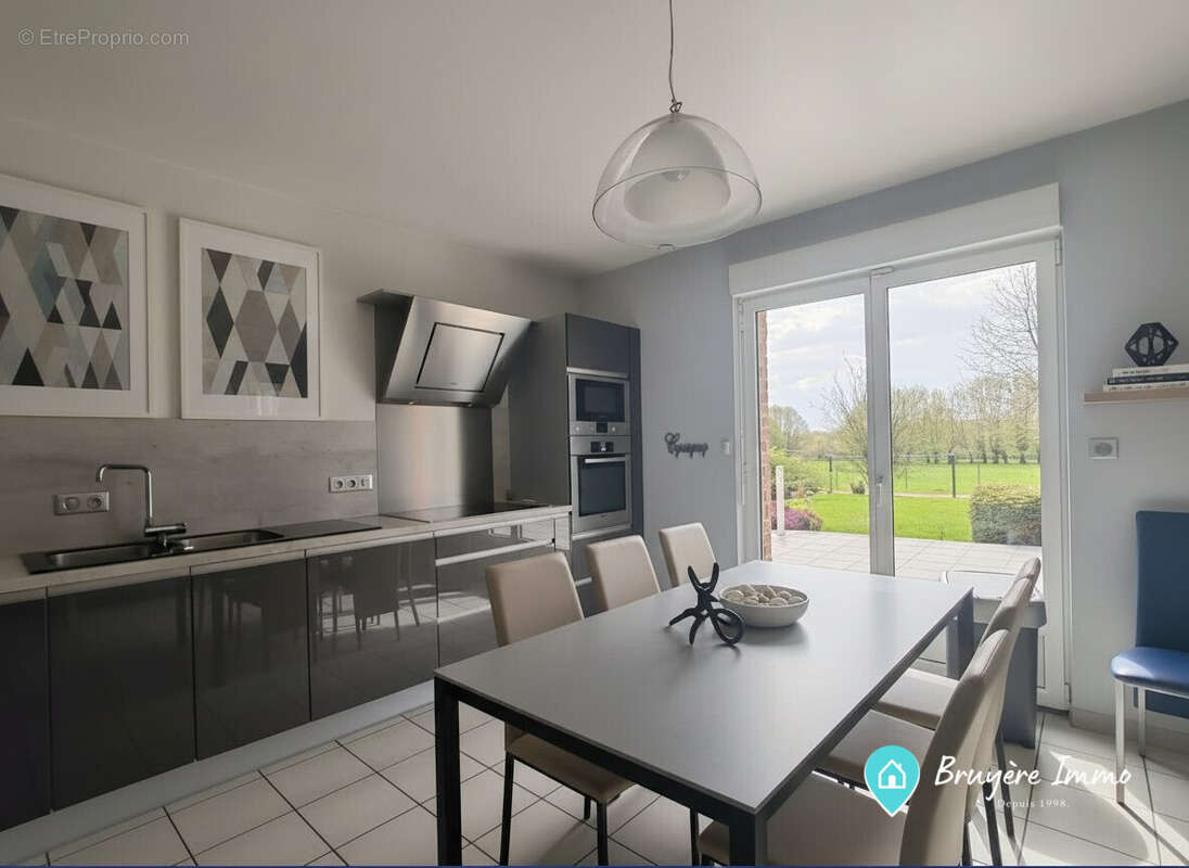 Maison à MONDREPUIS