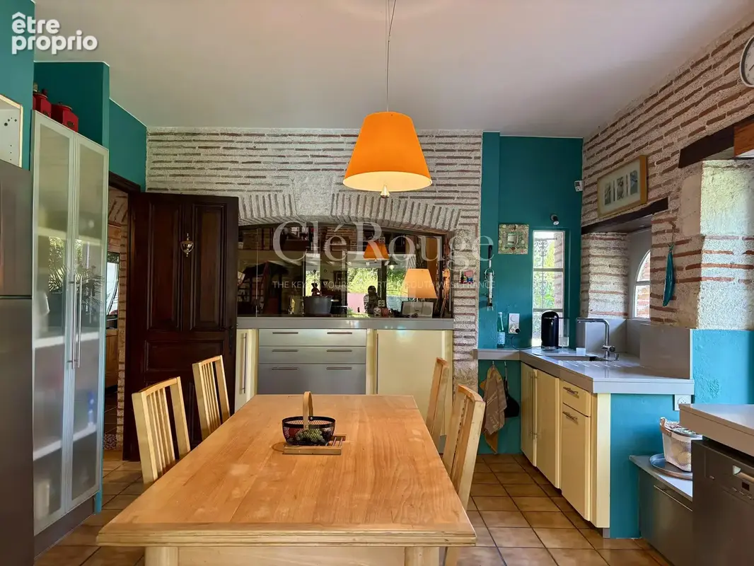 Élégante propriété de caractère avec appartement indépendant, piscine et vues dégagées - photo 4