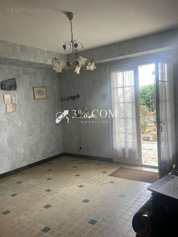 3%. com immobilier à  saint savin - photo 13