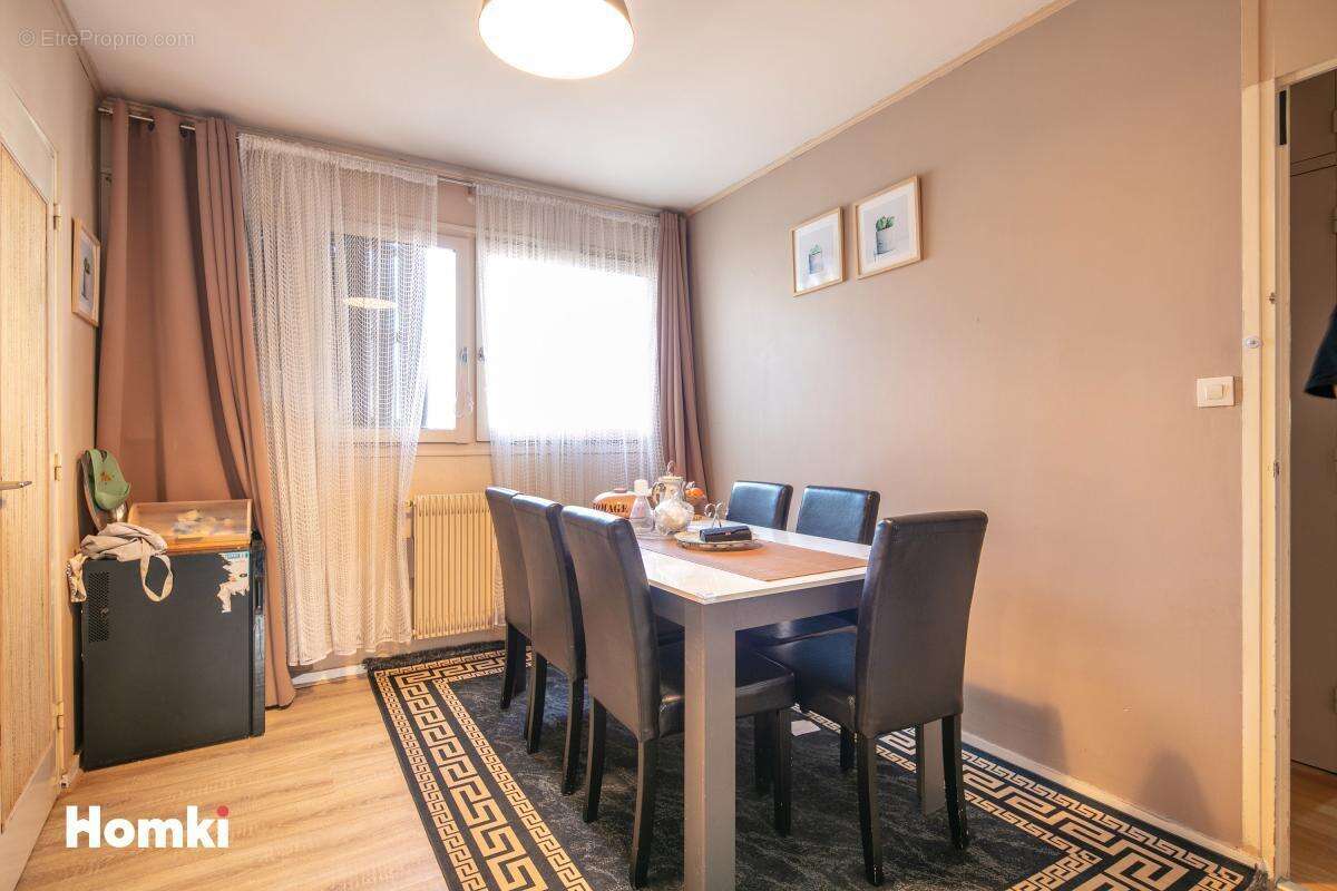 T4 lumineux avec 3 chambres, loggia et ascenseur – Beau potentiel d’aménagement - photo 2