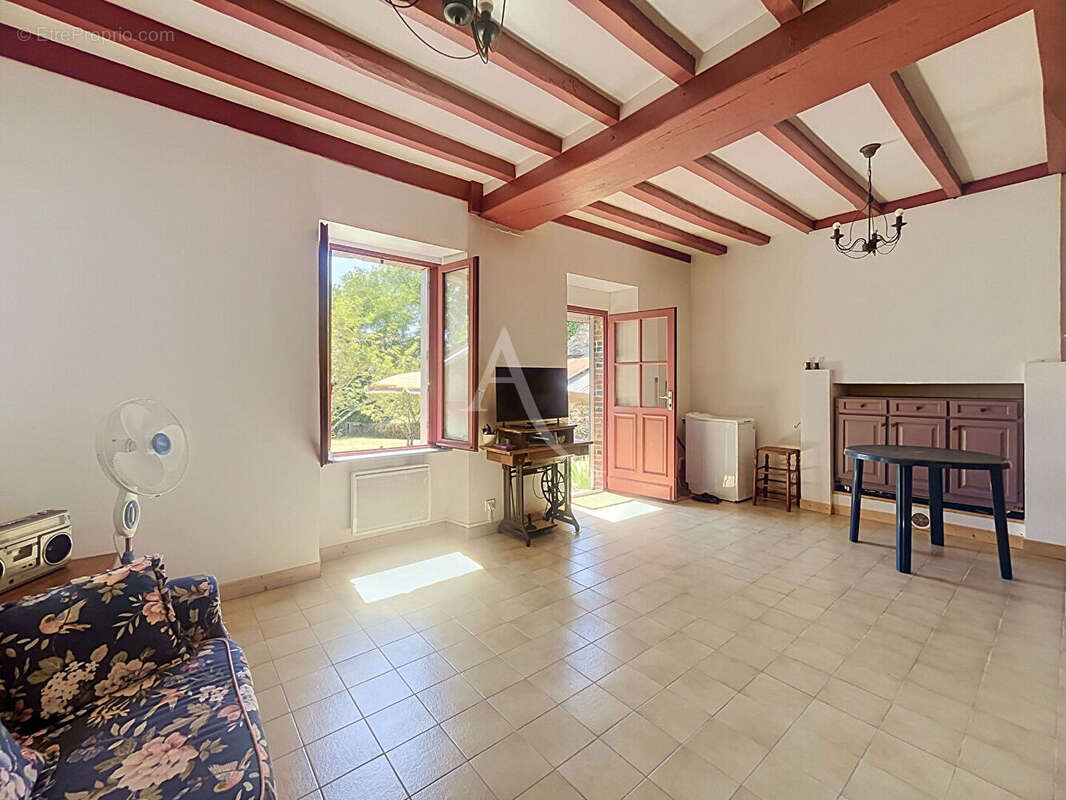 Maison Noyant La Gravoyere  2 pièce(s) 55 m2 - photo 2