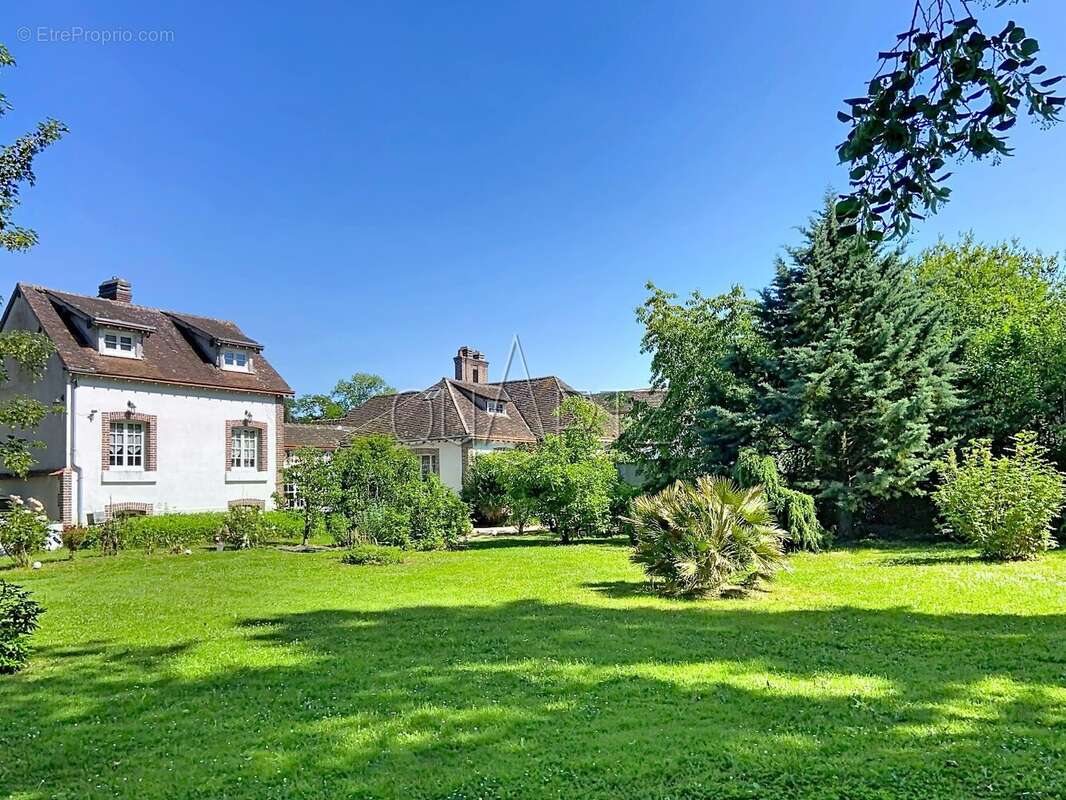 Maison à CHERISY