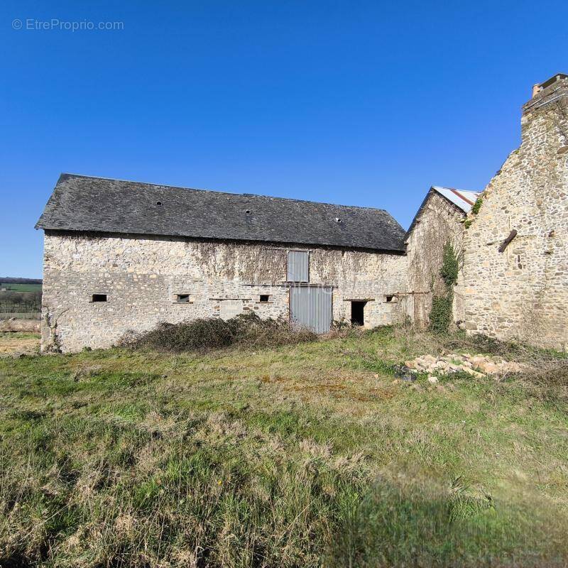 Maison à SAINT-GEORGES-BUTTAVENT