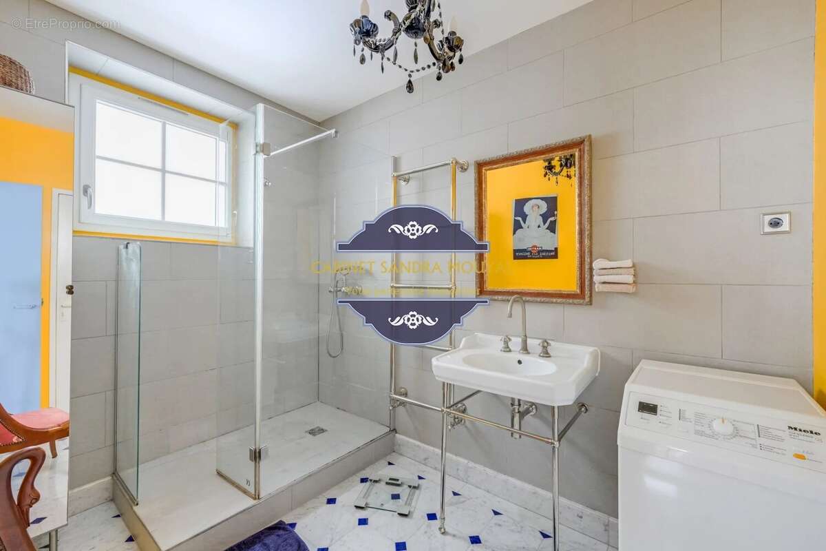 Appartement à PARIS-3E