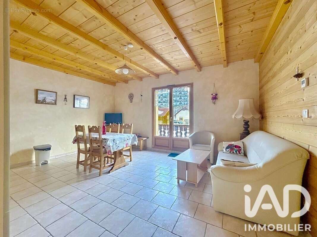 Appartement 445 m² à Bellefontaine  - photo 4