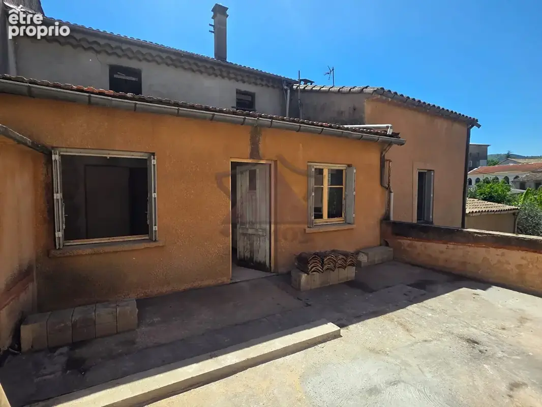Idéal investisseur - Maison de village avec 2 grands garages - photo 2