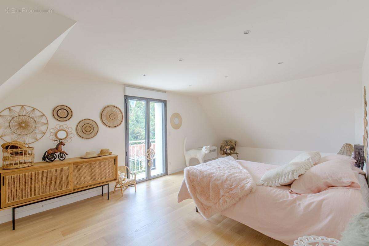 Maison à FOLLAINVILLE-DENNEMONT