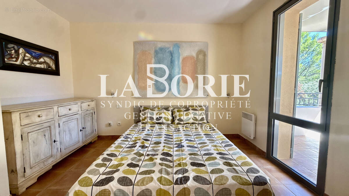 Appartement T3 d'exception au Golf de Saumane   Deux terrasses avec vue  sur les Roches de Fontaine-de-Vauclus - photo 2