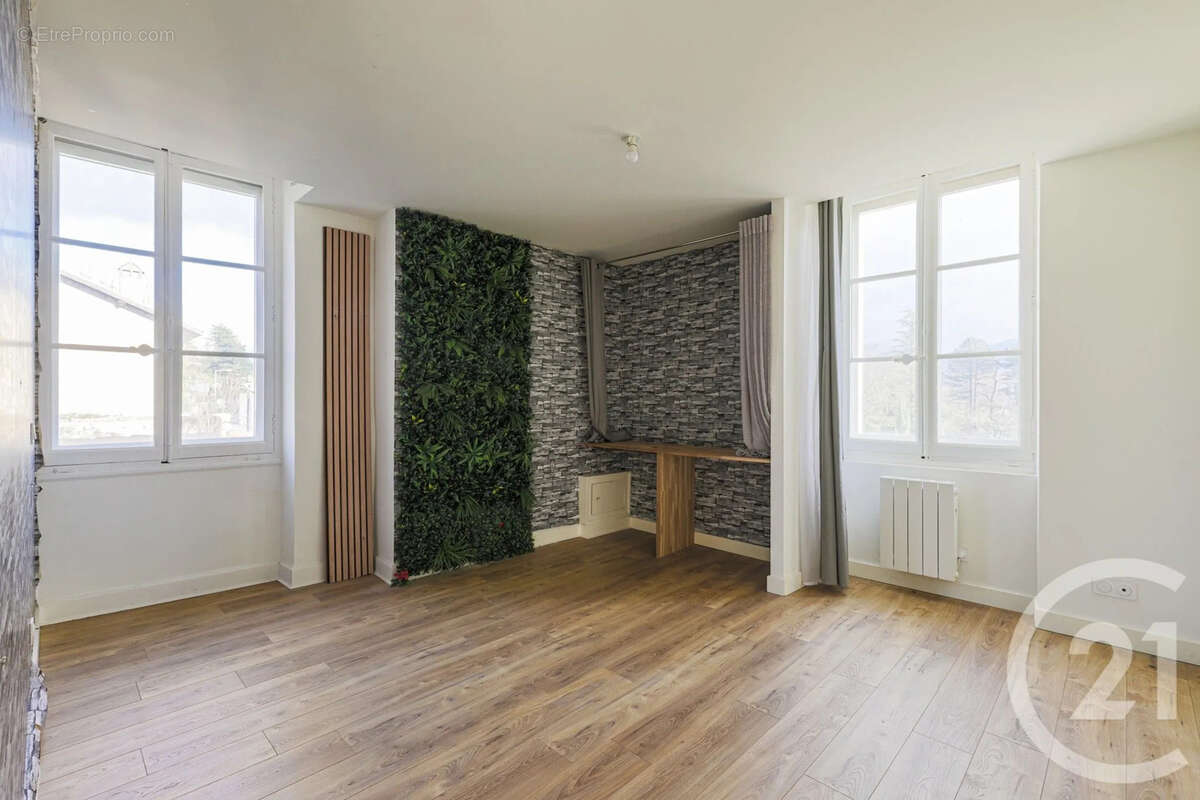 Appartement à MEYLAN