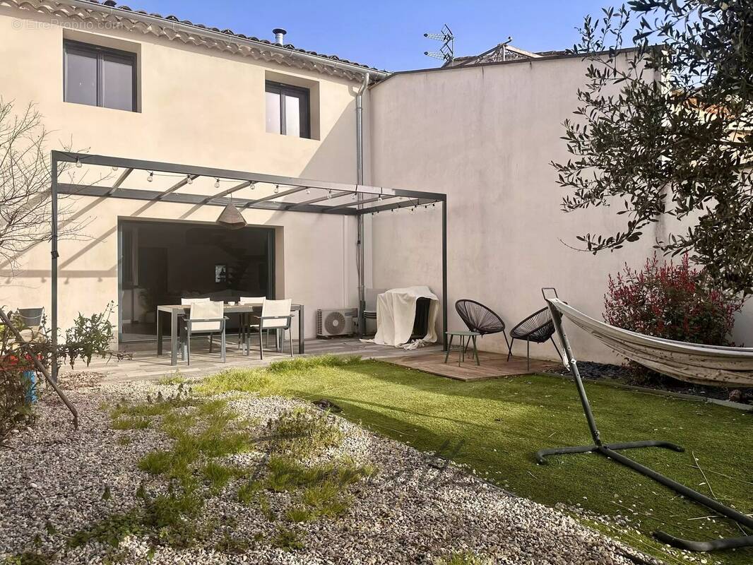 Maison à MALATAVERNE