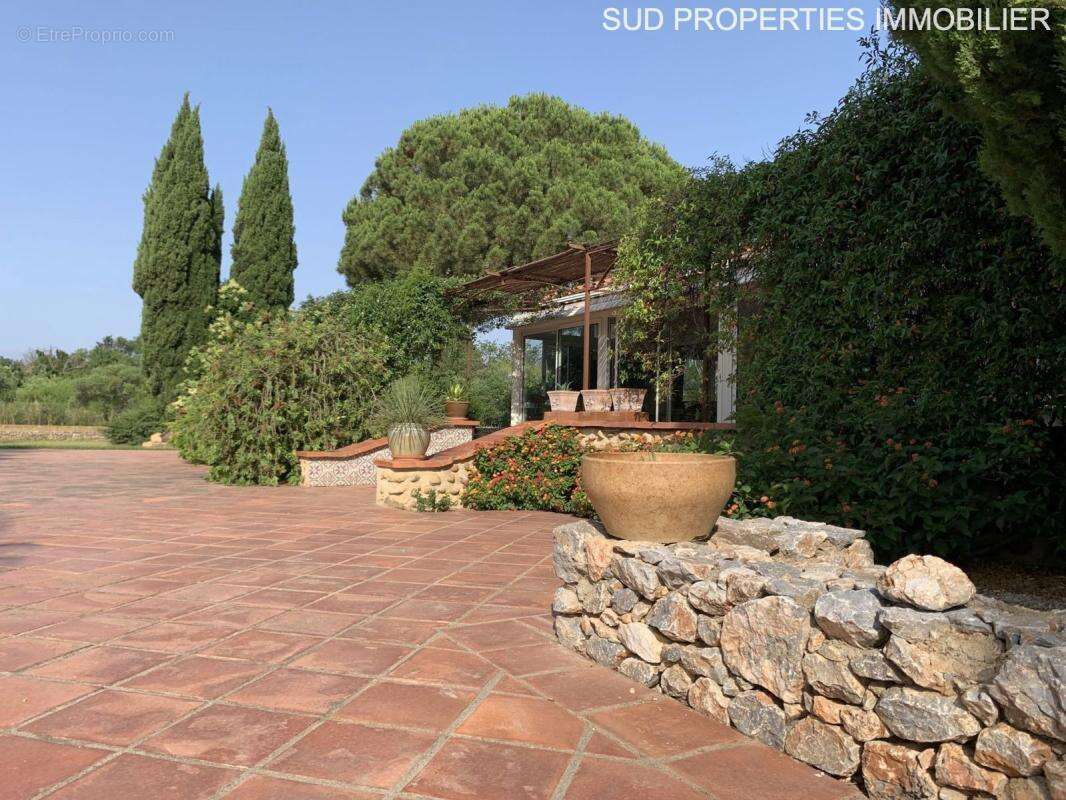 Maison à SAINT-ESTEVE