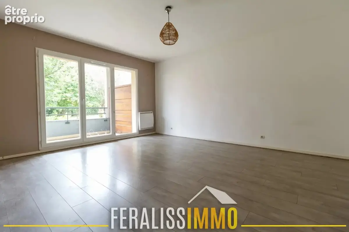 F3 avec grand balcon à deux pas du coeur de ville ! - photo 6