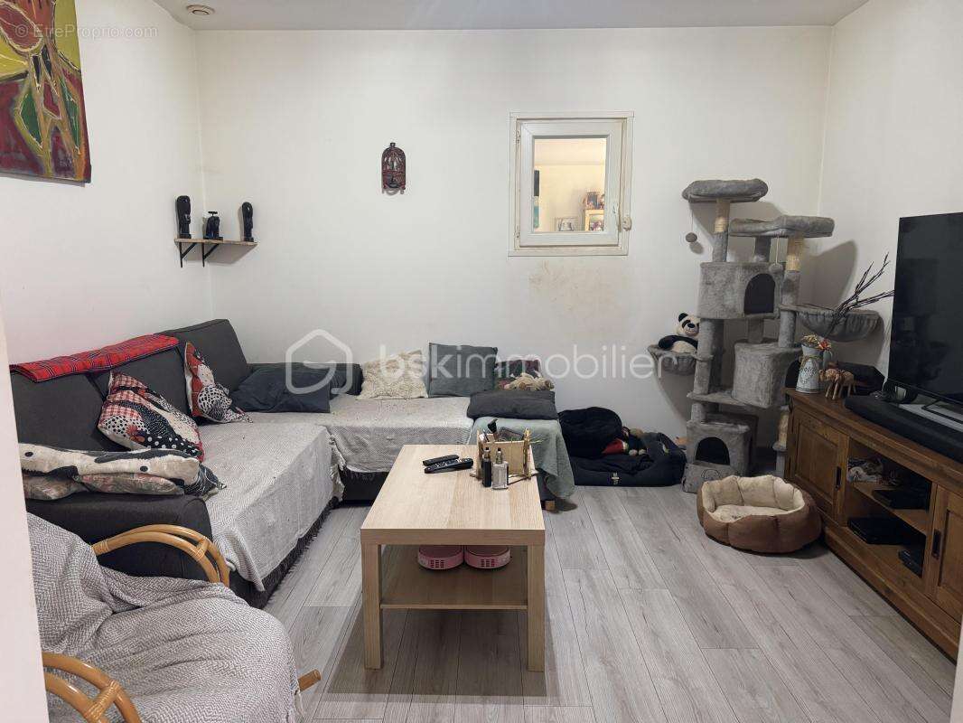 À La Roquebrussanne (83136), maison de plain-pied rénovée avec studio indépendant sur 1 650 m² de terrain plat et clôturé - photo 14