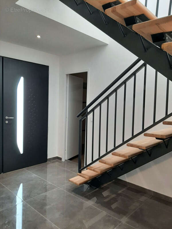 Maison à LES MARTRES-DE-VEYRE