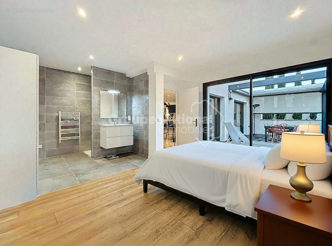 Maison à MONTELIMAR