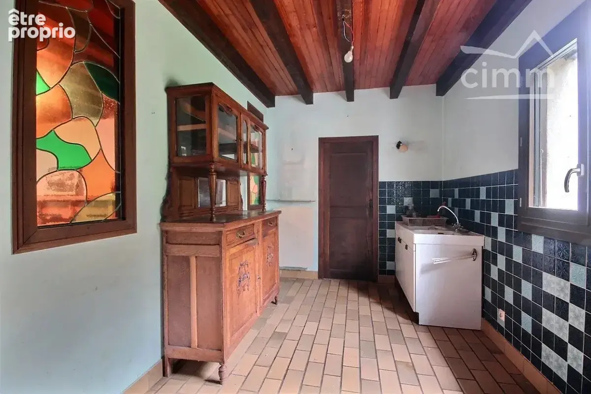 À vendre – Maison de caractère avec piscine, terrain de 2 090 m² et nombreuses dépendances à Saint-Vincent-de-Mercuze - photo 6