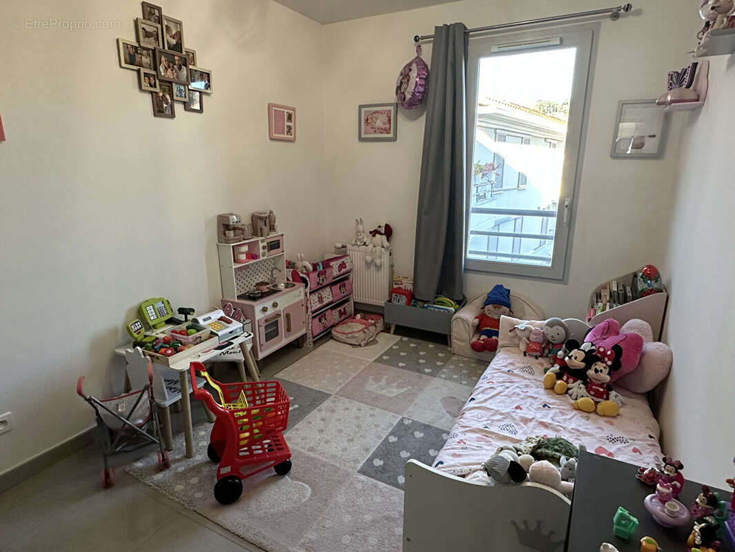 Appartement à LA ROQUETTE-SUR-SIAGNE