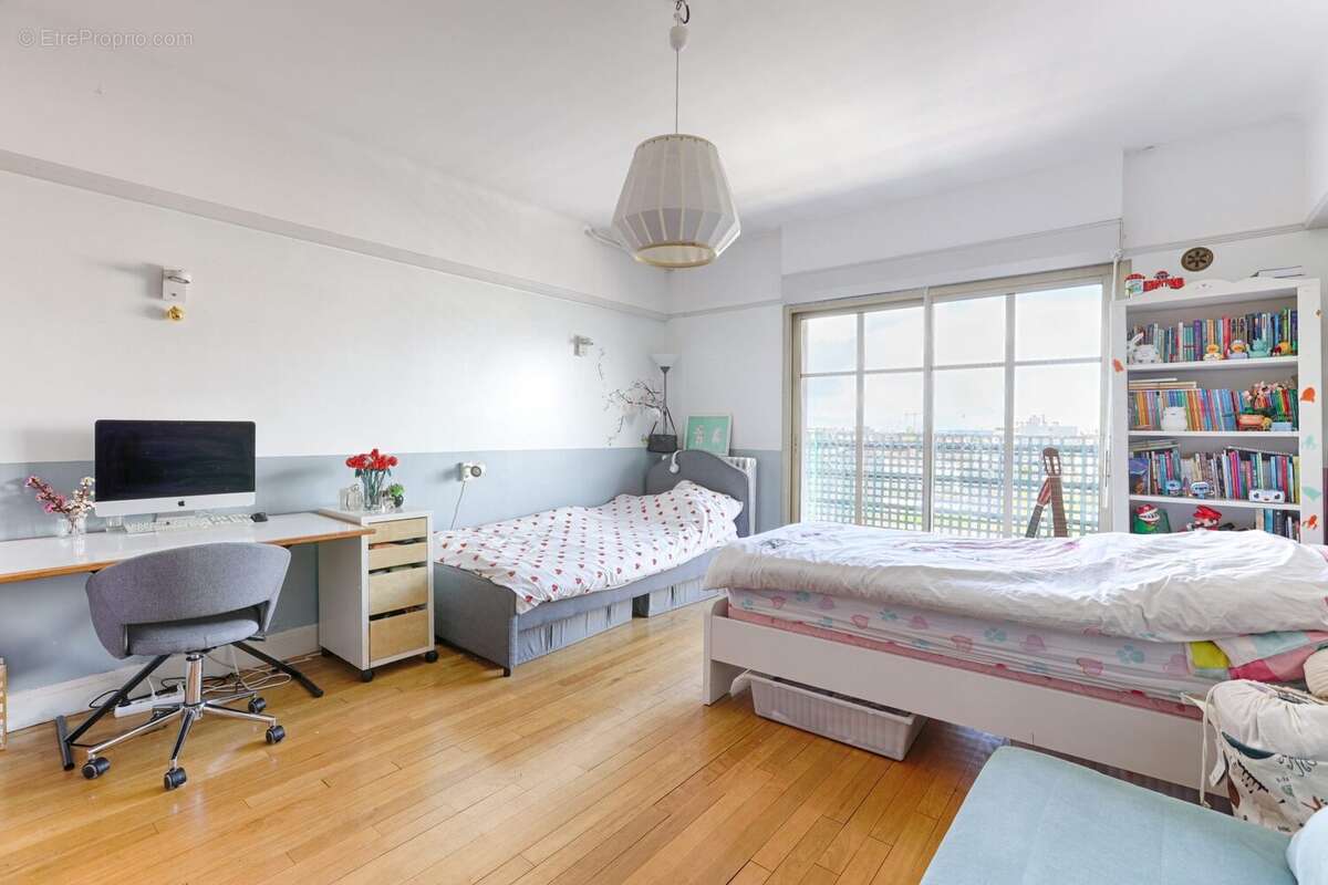 Appartement à LA GARENNE-COLOMBES