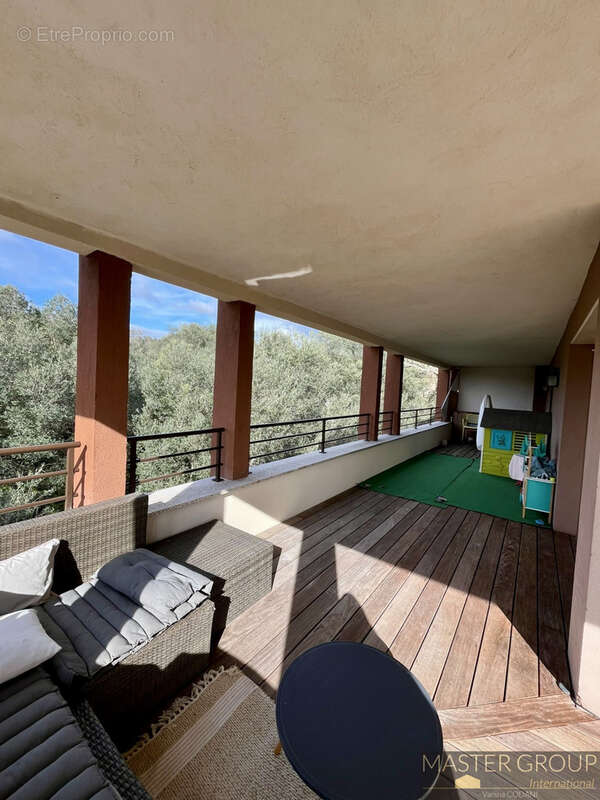 Appartement T3 en dernier étage avec terrasse de 60 m2, garage et environnement privilégié - photo 3