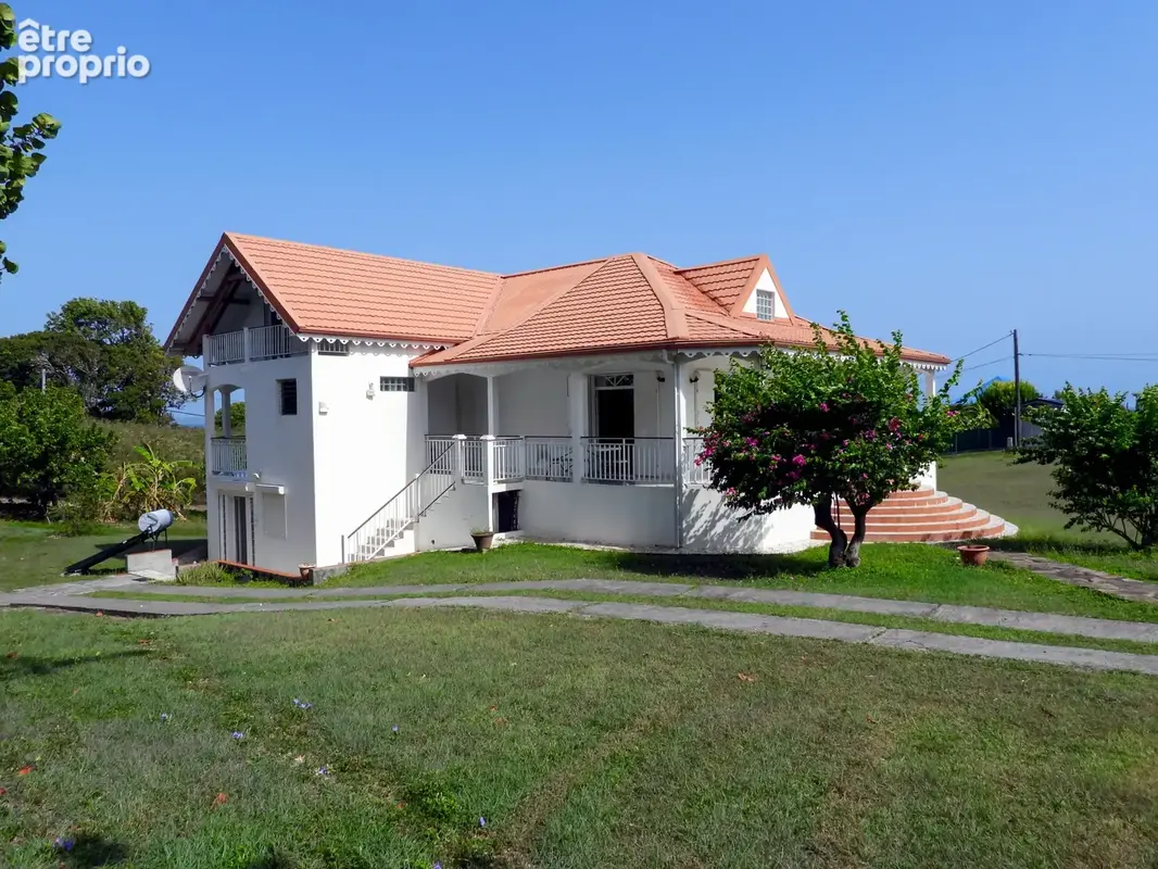 LE MOULE — Maison familiale avec vue mer + appartement T3 indépendant  Terrain de 4 840 m2 constructible - photo 4